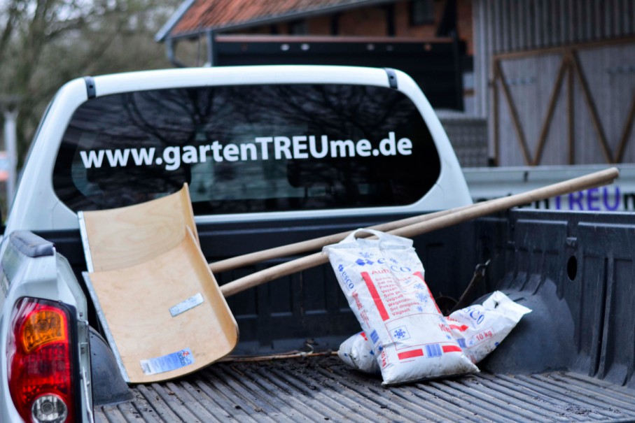 Winterdienst - Wir übernehmen Ihren Winterdienst. Mit viel Erfahrung und den erforderlichen Fahrzeugen.